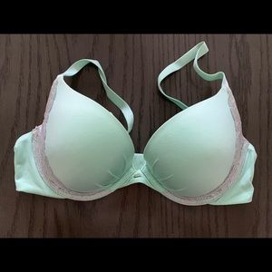 Victorias Secret 36C Fabulous plunge push up bra.